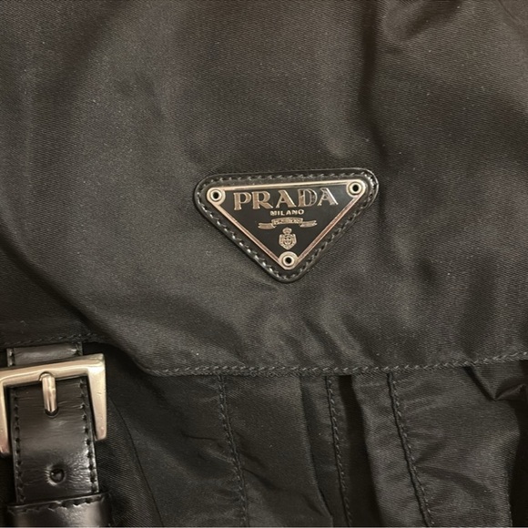 💕HP💕Prada black nylon large messenger crossbody purse - Picture 4 of 6